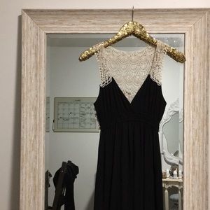 Maxi dress with crochet back